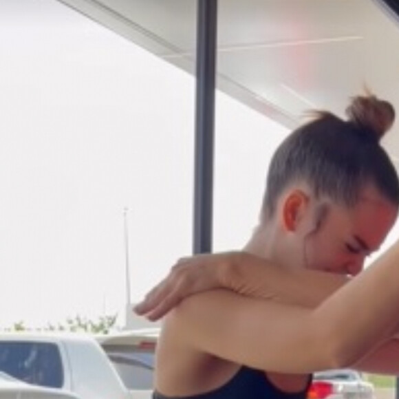 Mel Maia mostra agachamento até o limite em vídeo nas redes sociais