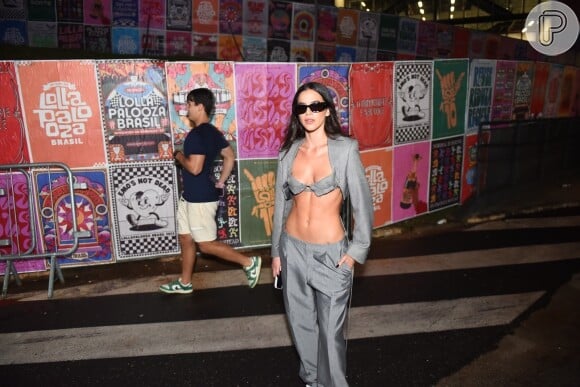 Bruna Marquezine no Lollapalooza: atriz combinou cintura baixa e alfaiataria em look