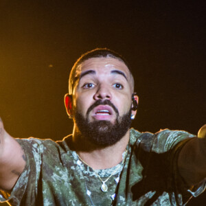 Drake recebeu 4 milhões de dólares (aproximadamente R$ 20,7 milhões na atual cotação) para show no Lollapalooza