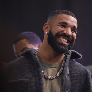 Drake vai dar calote no Lollapalooza? Segundo Leo Dias, ainda é cedo para falar em calote, mas a equipe do festival segue no aguardo do reembolso