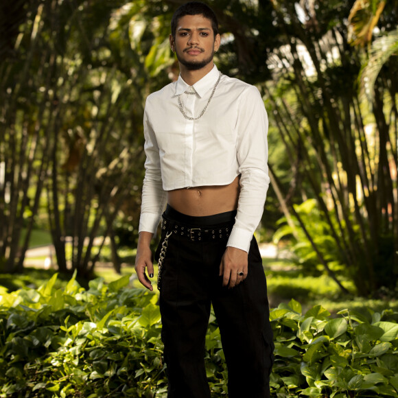 Gabriel Santana sofreu ataques homofóbicos na web por usar cropped após a saída do 'BBB 23'