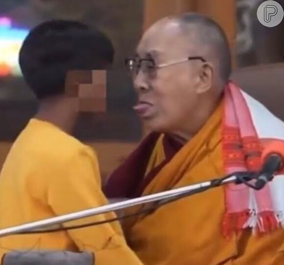 Vídeo mostrou Dalai Lama, líder espiritual dos tibetanos, pedindo para que garoto chupasse sua língua
