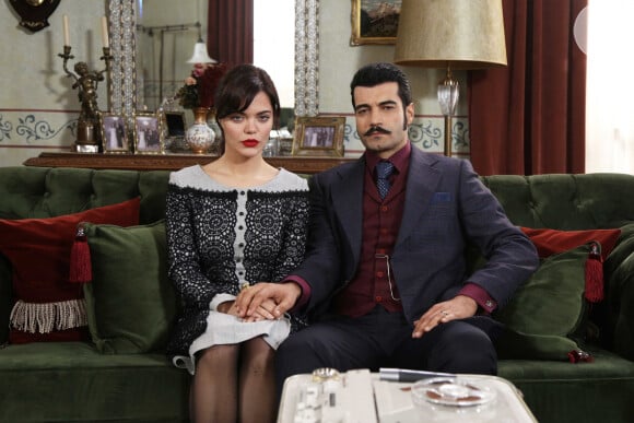 Novela turca 'Terra Amarga': Zuleyha e Yilmaz estão prestes a se casarem quando um crime muda a vida do casal