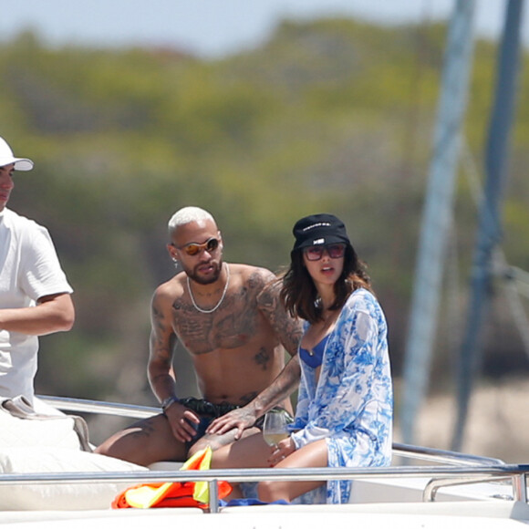 Bruna Biancardi e Neymar foram fotografados juntos pela primeira vez em agosto de 2021 durante passeio por Ibiza, na Espanha