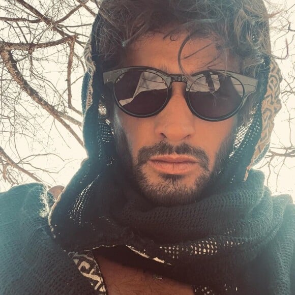 Marlon Teixeira optou por ir até a Indonésia de barco para pegar ondas