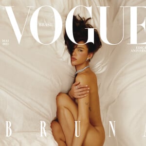 Bruna Marquezine está radiante com a repercussão de seu ensaio fotográfico para a capa da edição de aniversário da revista Vogue