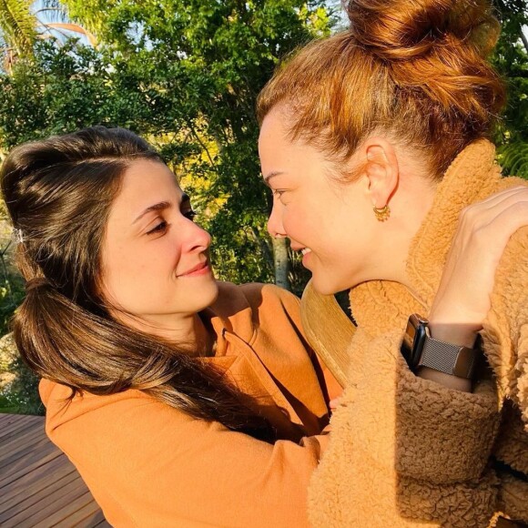 Em abril de 2022, Fernanda Souza assumiu namoro com Eduarda Porto, sua amiga de infância