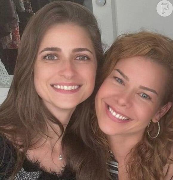 Fernanda Souza postou nova foto com a namorada, Eduarda Porto, no Instagram