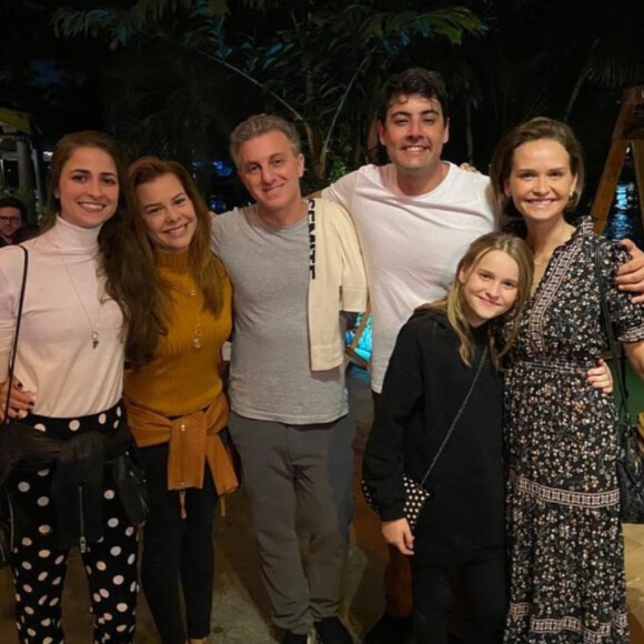 Primeira aparição pública de Fernanda Souza e Eduarda Porto aconteceu dois meses após o anúncio do namoro na festa de 40 anos de Bruno de Luca