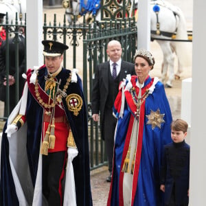 Na coroação de Rei Charles III, Kate Middleton atraiu holofotes por visual elegante