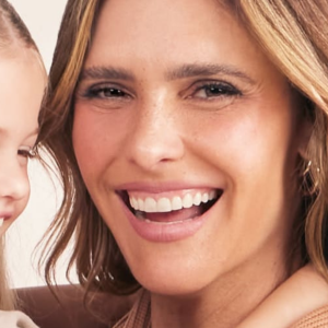 Fernanda Lima é garota-propaganda de uma famosa marca de calçados