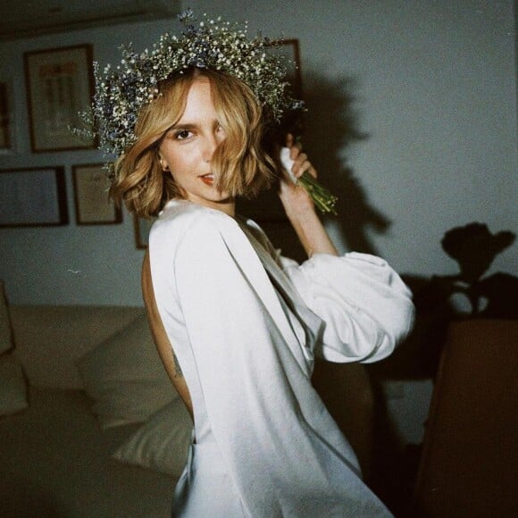 Isabella Scherer apostou em vestido branco para casamento no civil