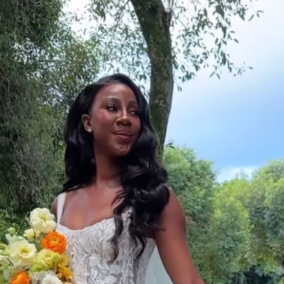 Vestido texturizado de Camilla de Lucas chamou atenção pela beleza