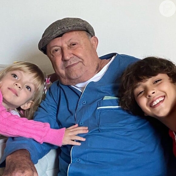 Pai de Eliana está internado em UTI; apresentadora não revelou o motivo do pai estar no hospital. Na foto, José Bezerra com os netos Arthur e Manuela