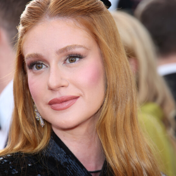 Marina Ruy Barbosa exibiu o novo visual pela primeira vez em um tapete vermelho