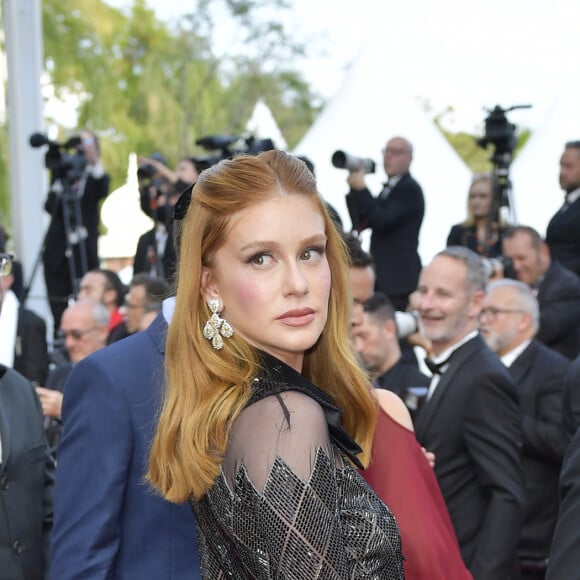 Vestido de Marina Ruy Barbosa tem transparências nos ombros