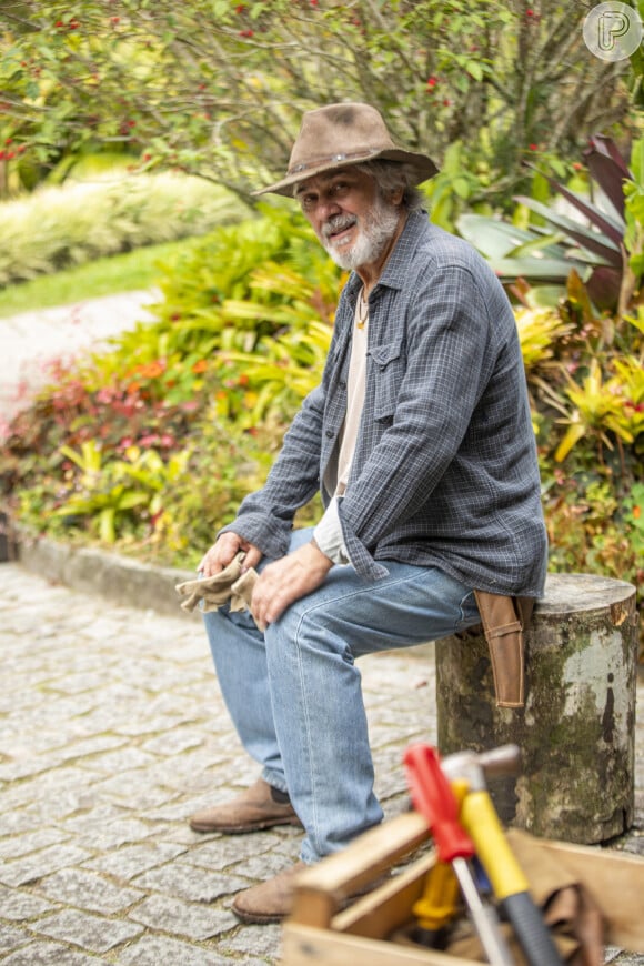 Lui (José Loreto) descobre não ser filho de Fábio (Zecarlos Machado) na novela 'Vai na Fé'