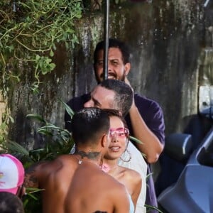 Anitta gravou clipe com o modelo Yuri Meirelles, o mesmo em que simulou sexo oral em gravação anterior