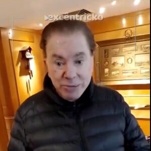 Silvio Santos divulgou um livro em sua homenagem e fãs notaram: 'Sem dentes'