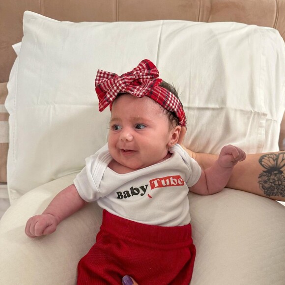 Viih Tube compartilha vários momentos da filha, Lua De Felice, de 2 meses