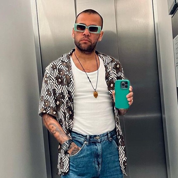 A defesa do jogador Daniel Alves tentou várias vezes conseguir a soltura do seu cliente, mas a Justiça da Espanha negou.