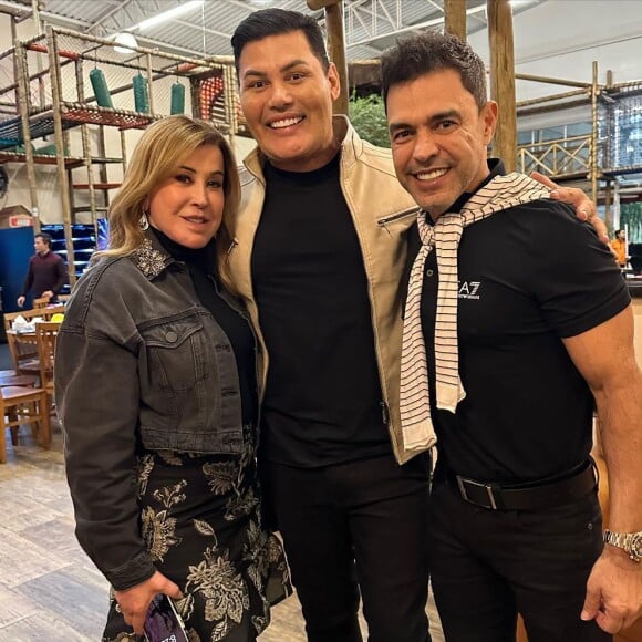 Aniversário de João Francisco ainda rendeu uma foto entre Zezé di Camargo e Zilu.