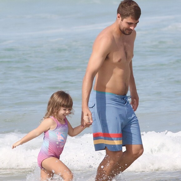 Tatá Werneck não acompanhou Rafa Vitti e Clara Maria no passeio