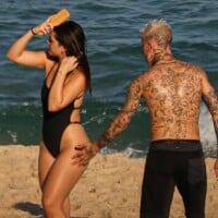 Mel Maia ganha tapinha no bumbum de MC Daniel em dia na praia dias após fim do namoro com funkeiro