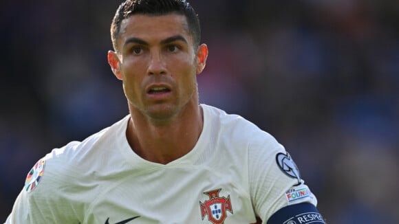 Cristiano Ronaldo adere à moda de homens que pintam as unhas por motivo surpreendente. Entenda!