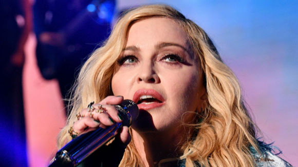 Madonna ignorou sintomas da infecção bacteriana para focar em turnê; especialista aponta possíveis sinais
