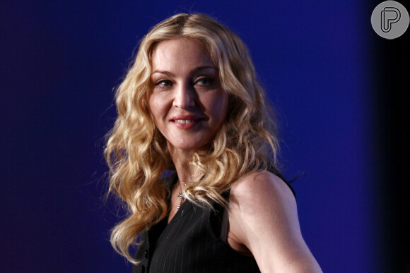 Empresário de Madonna confirma adiamento de todos os compromissos da cantora, incluindo sua turnê