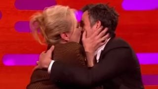 Meryl Streep recebe elogio de Mark Ruffalo e beija ator em programa de TV