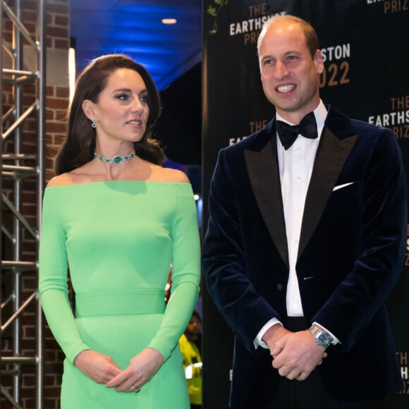 Kate Middleton e Príncipe William se reuniram com funcionários do Palácio para discutir como lidar com o que chamaram de 'alegações incendiárias dos Sussex'