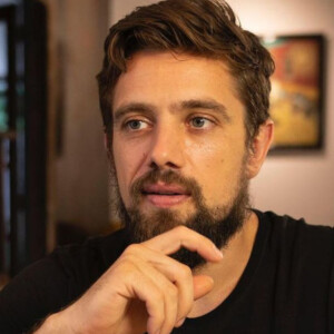 Rafael Cardoso nega a dar detalhes sobre polêmica envolvendo vídeo com comentário homofóbico sobre look de João Guilherme publicado por Nego Di