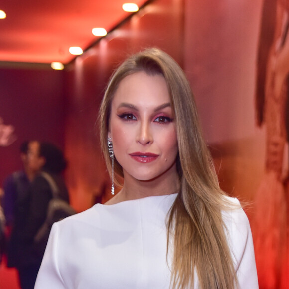 Carla Diaz apostou em look estilo poncho para pré-estreia do filme 'Perdida', em cartaz a partir de 13 de julho de 2023