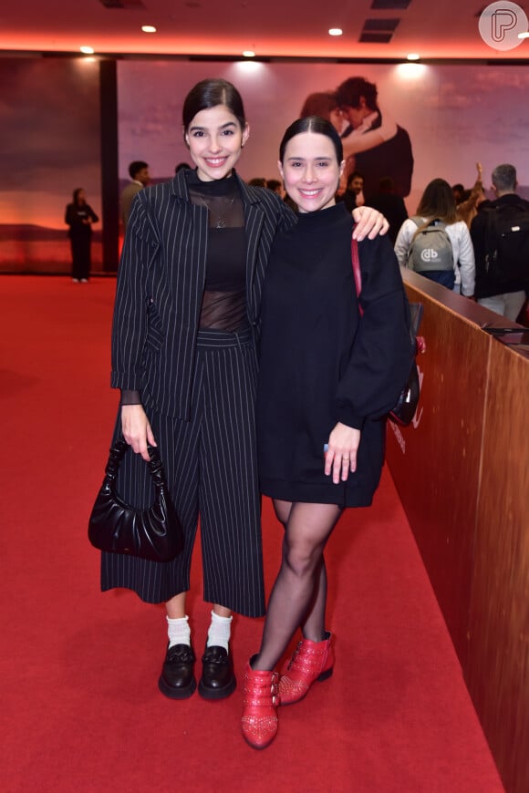 Gabriela Medvedovski e Daphne Bozaski se encontraram na pré-estreia do filme 'Perdida' em 4 de julho de 2023