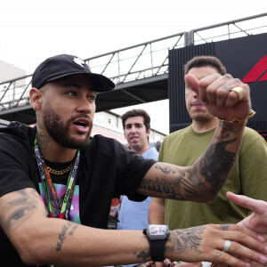 'O Neymar vai encerrar a carreira dele muito mais rápido do que vocês possam imaginar', afirma sensitiva 