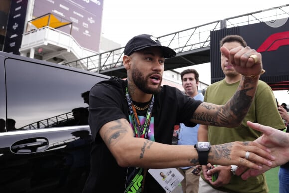 'O Neymar vai encerrar a carreira dele muito mais rápido do que vocês possam imaginar', afirma sensitiva 