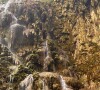 Em viagem, Joana Sanz publicou fotos de fio-dental em uma cachoeira