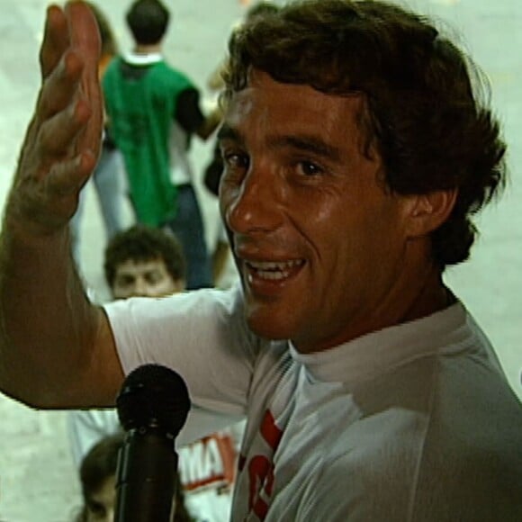 Ayrton Senna apontou que pessoas na equipe de Xuxa tentaram usar o namoro deles para gerar notícia; ele se recusou a responder se a pessoa foi Marlene Mattos