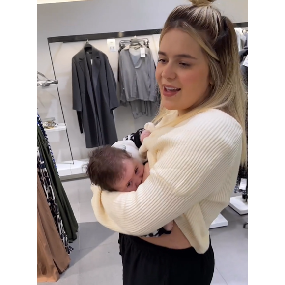 Viih Tube amamenta Lua Di Felice entre uma compra e outra