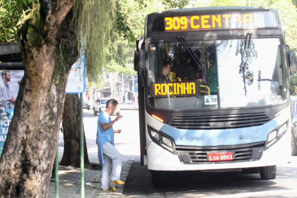 Chico Díaz embarcou em um ônibus com destino final na Central do Brasil, que abarca os trens que circulam por diversas cidades do estado