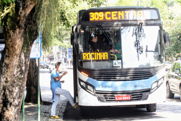 Chico Díaz se juntou aos outros passageiros do ônibus