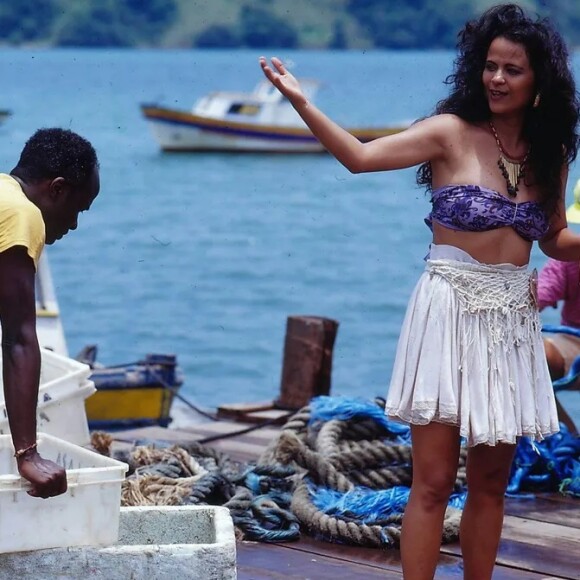 Na novela 'Mulheres de Areia', Vilma (Denise Milfont) e Servílio (Antonio Pompeo) também se casam. Cerimônia tripla de casamento foi gravada em Paraty