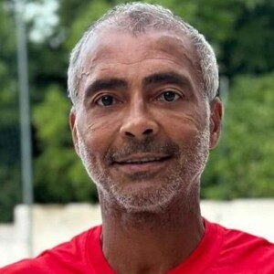 Romário é internado às pressas no Rio de Janeiro