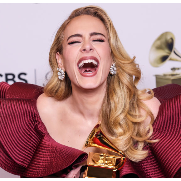 
Adele: mansão de R$ 280 milhões tem um detalhe hilário e surpreendente


