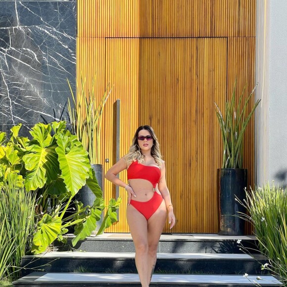 Deolane Bezerra tem 17 milhões de seguidores no Instagram