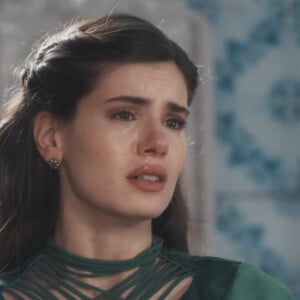 Novela 'Amor Perfeito': Marê (Camila Queiroz) acredita que seu filho morreu ainda bebê em uma explosão