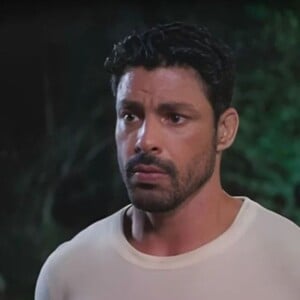 Novela 'Terra e Paixão': no capítulo de quinta-feira, 20 de julho de 2023, Aline (Barbara Reis) se desespera sem ajuda de Caio (Cauã Reymond)