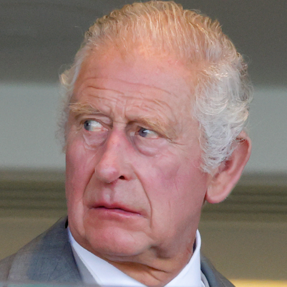 Acabou a mamata? Rei Charles III perderá mais de 1 bilhão do dinheiro público após corte do governo britânico. Entenda!